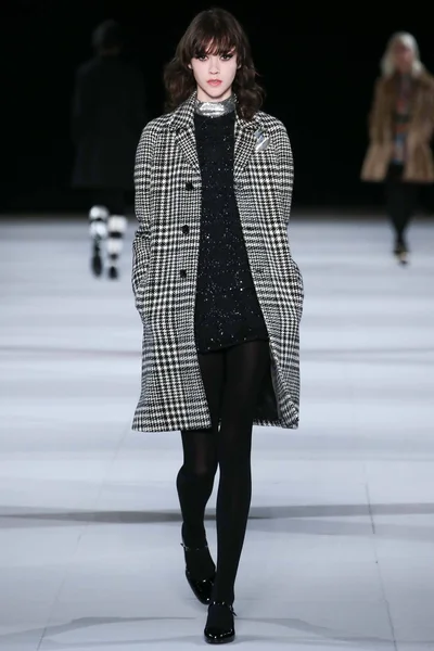 Look 15